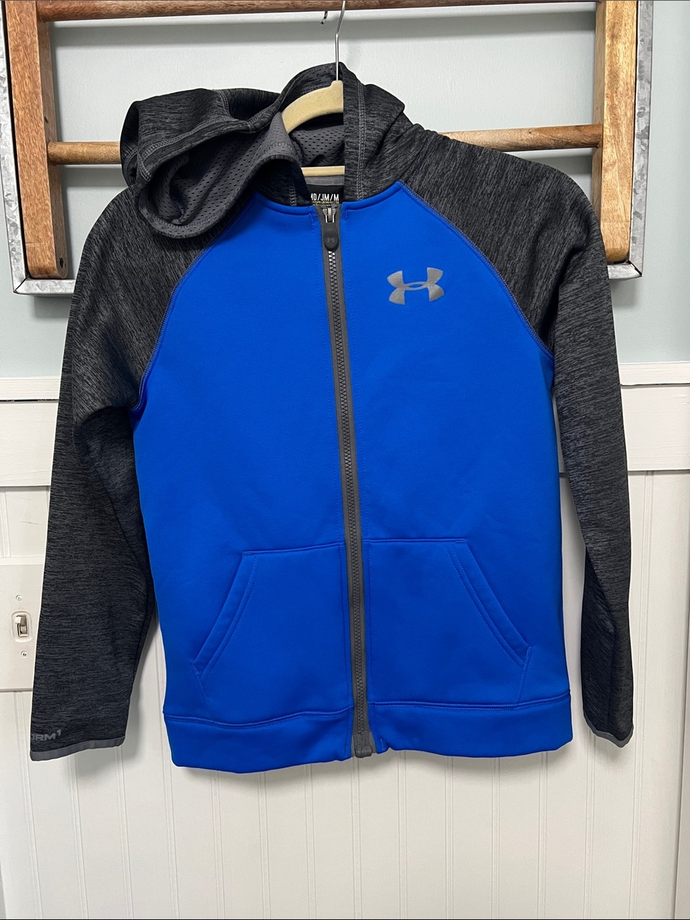 Under Armour Boys performance full zip hoodie size medium